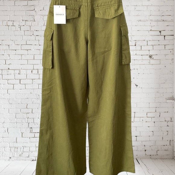 Forever 21 Olive Wide-Leg Cargo Pants - Picture 2 of 8